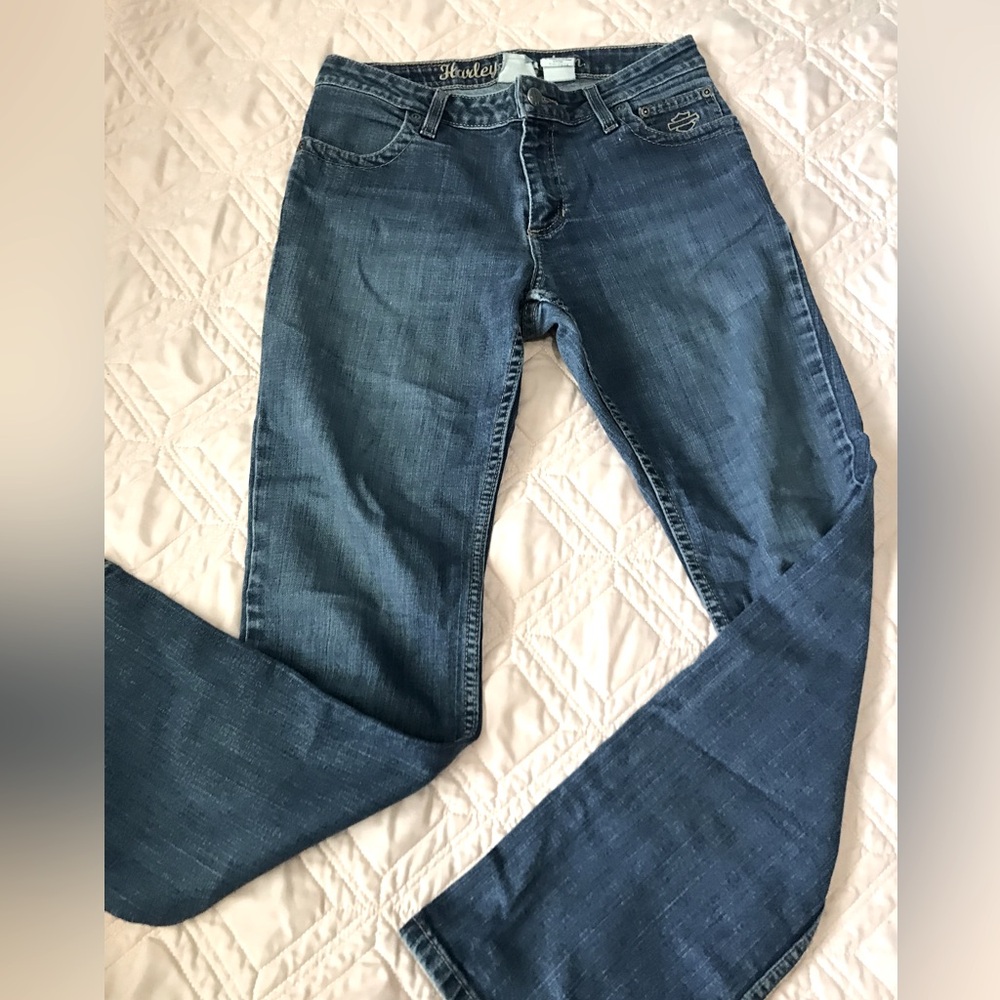 Harley Davidson jeans like new, boot cut size 4. Great low rise fit…look great!